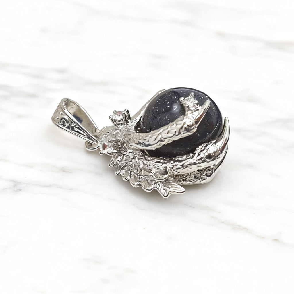 Pendentif Orbe Griffes de Dragon « Léger » — Quartz Goldstone Bleu