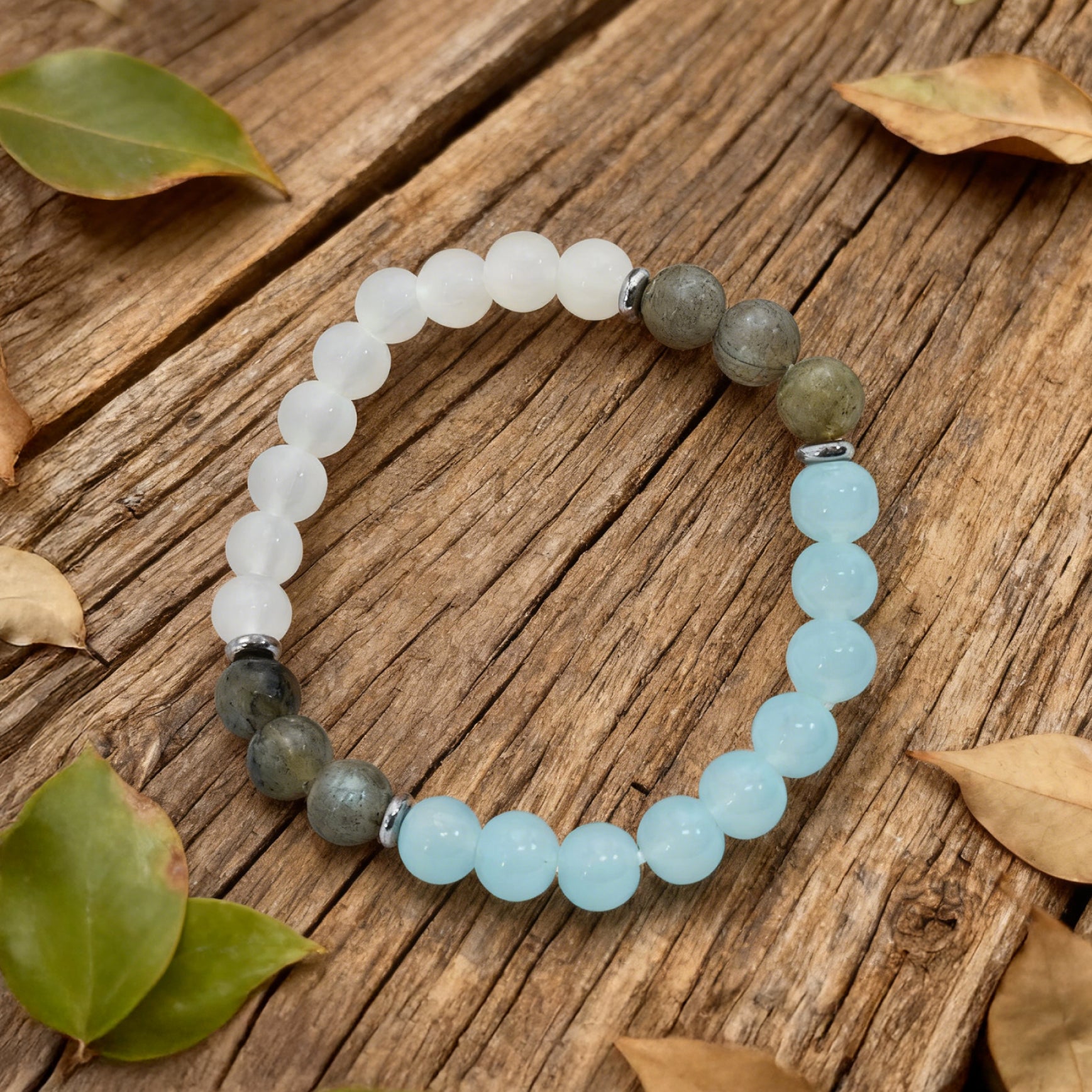 Bracelet de perles « Lien » — Labradorite, cristal L’Ardeur aigue-marine et cristal L’Ardeur jade blanc