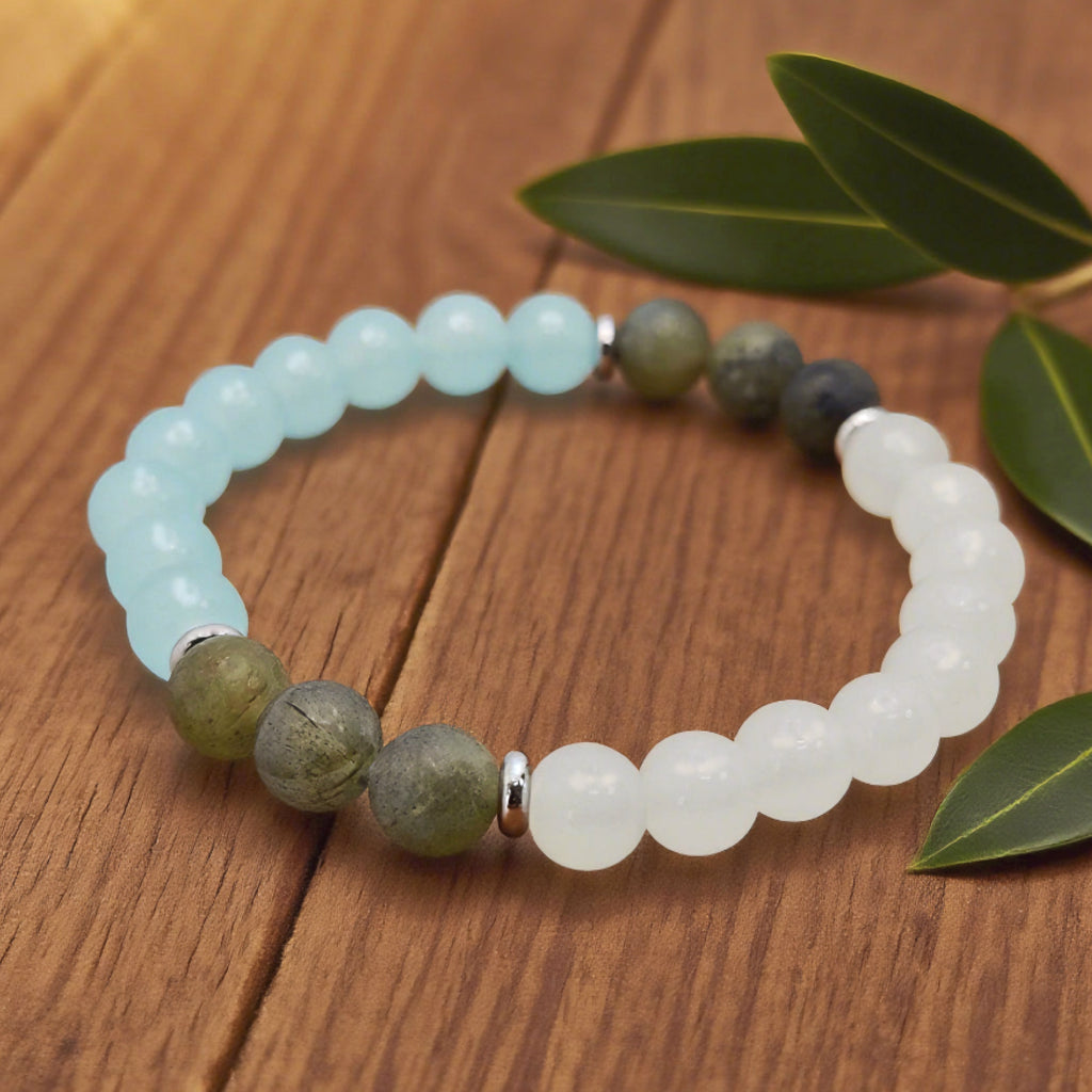 Bracelet de perles « Lien » — Labradorite, cristal L’Ardeur aigue-marine et cristal L’Ardeur jade blanc