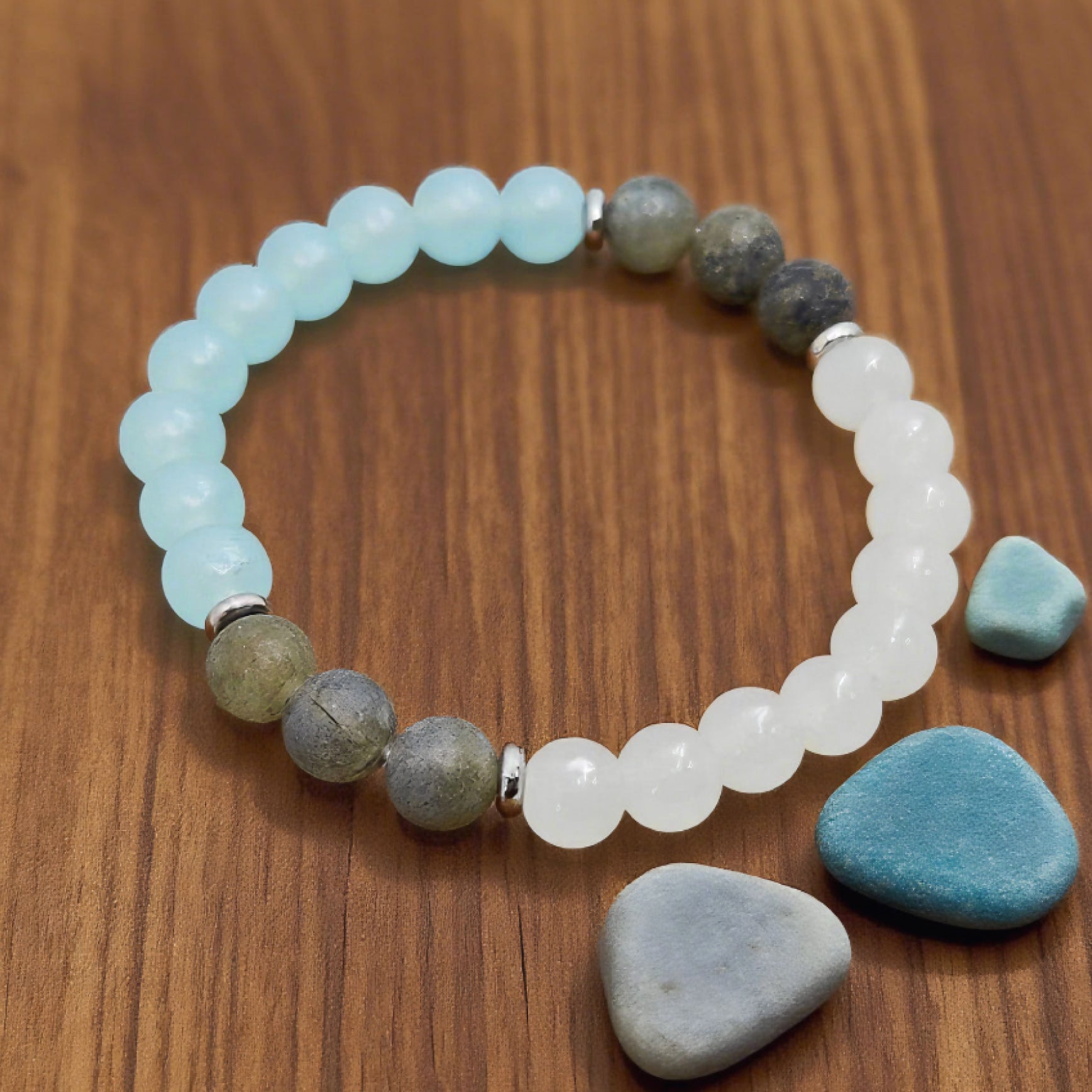 Bracelet de perles « Lien » — Labradorite, cristal L’Ardeur aigue-marine et cristal L’Ardeur jade blanc