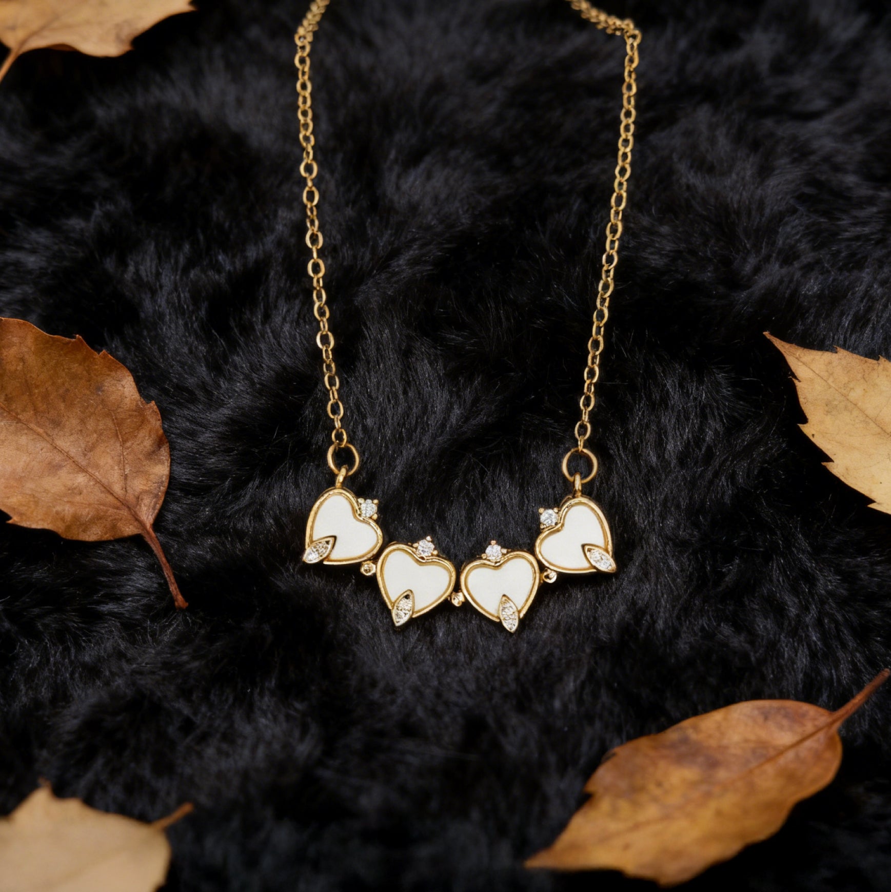 “Étreinte” Clover Pendant Necklace — 18K‑Plated Chain, White Resin