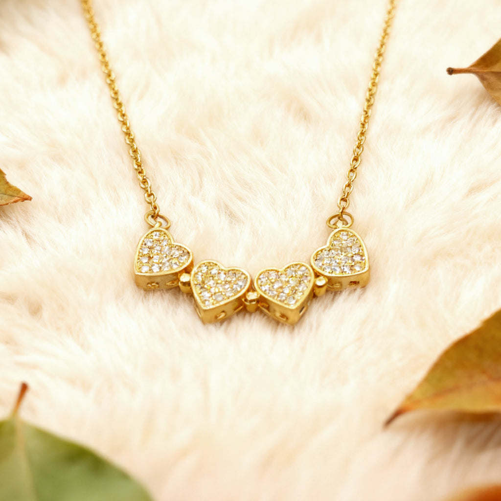 Collier pendentif trèfle pavé « Étreinte » — Chaîne plaquée or 18 carats