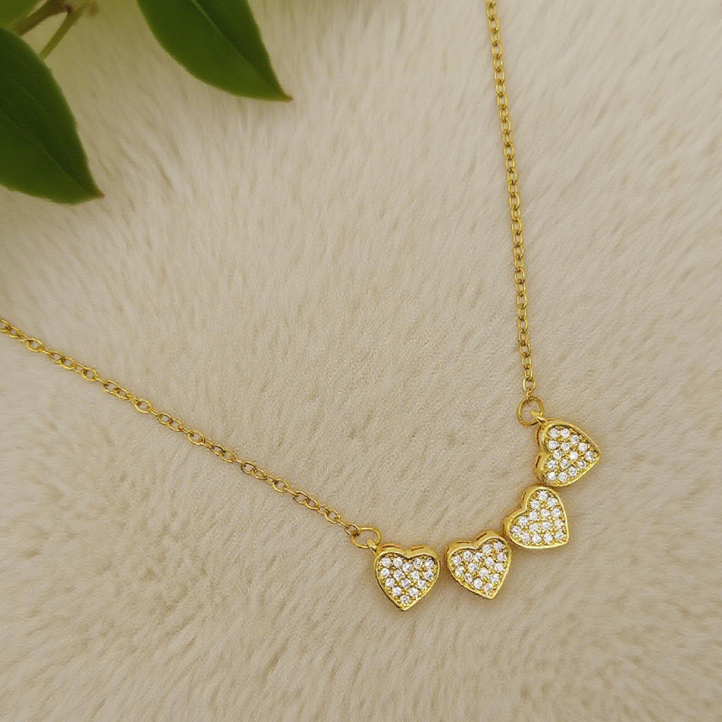 Collier pendentif trèfle pavé « Étreinte » — Chaîne plaquée or 18 carats