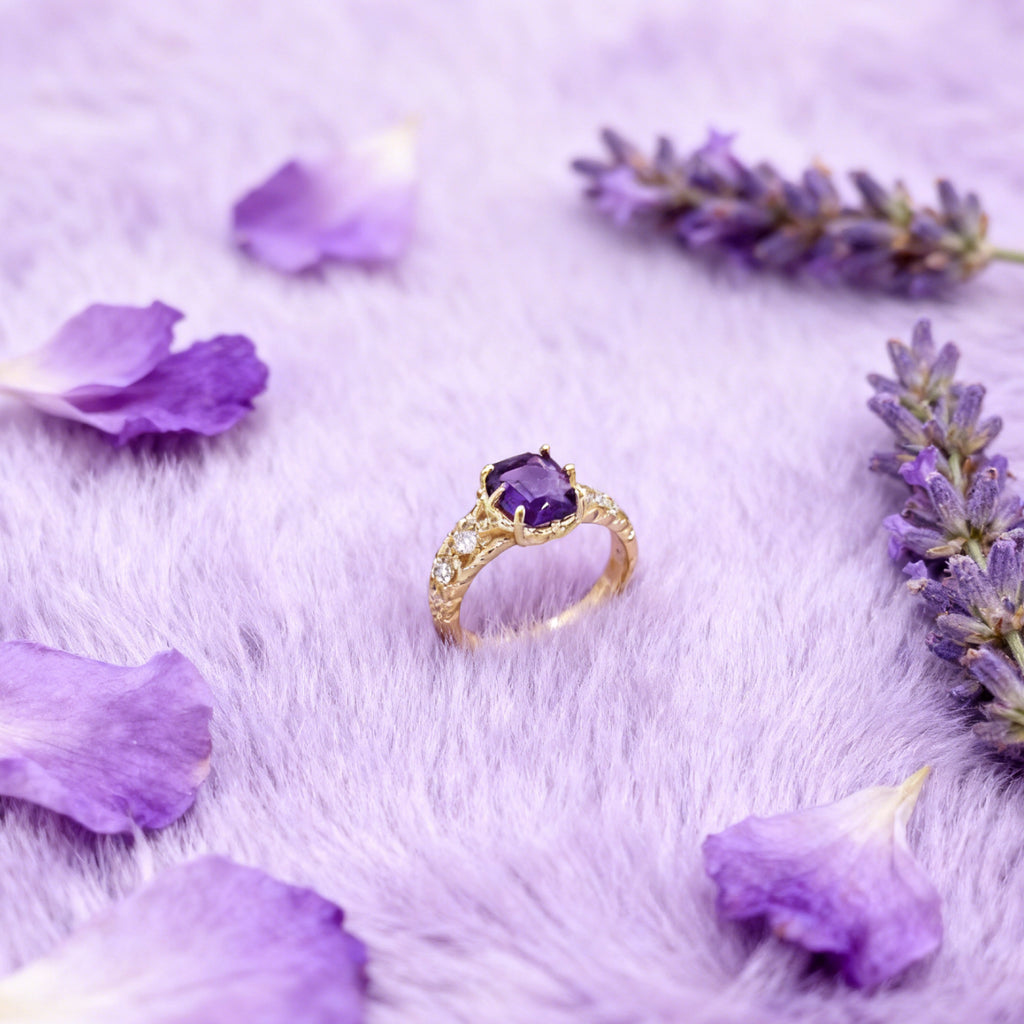 Bague réglable « Toujours » — Fleur en fausse améthyste, plaqué or 14 carats