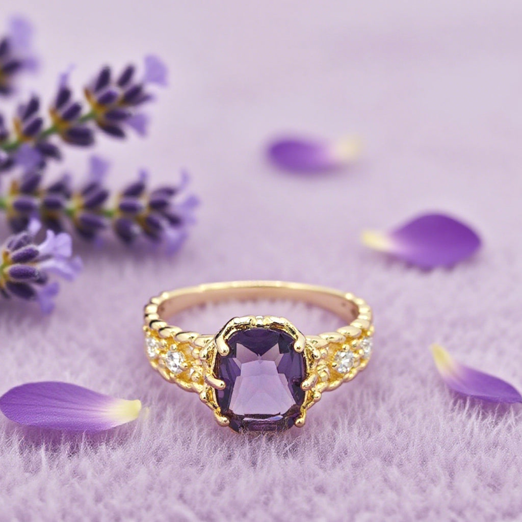 Bague réglable « Toujours » — Fleur en fausse améthyste, plaqué or 14 carats
