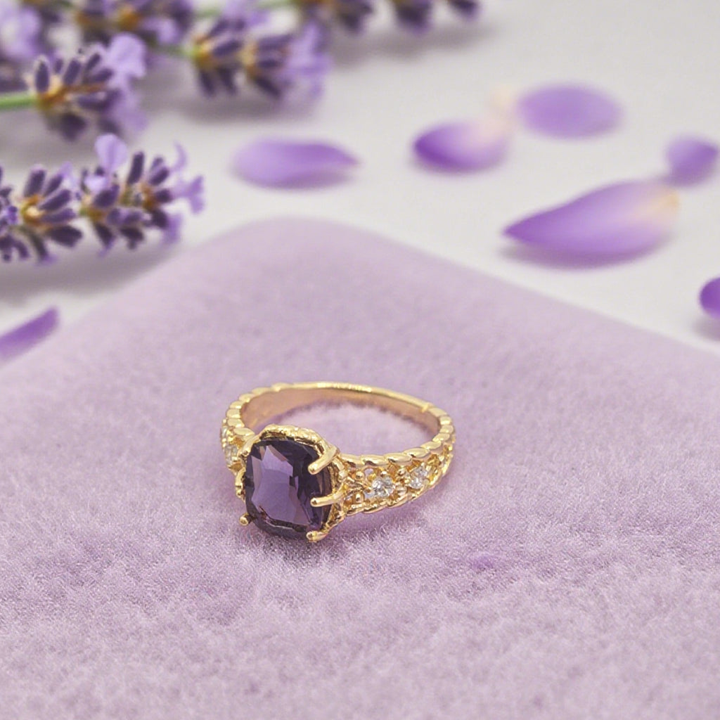 Bague réglable « Toujours » — Fleur en fausse améthyste, plaqué or 14 carats