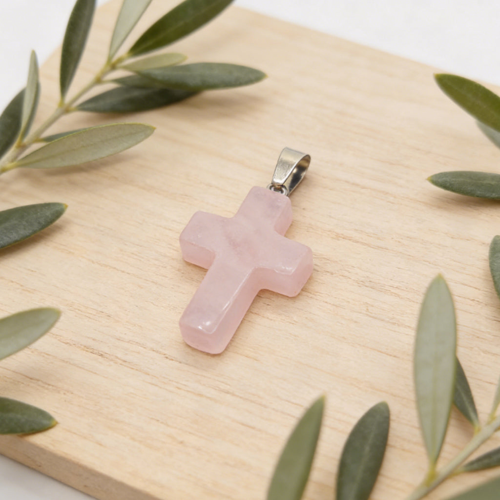 Pendentif Croix « Léger » — Quartz Rose Naturel