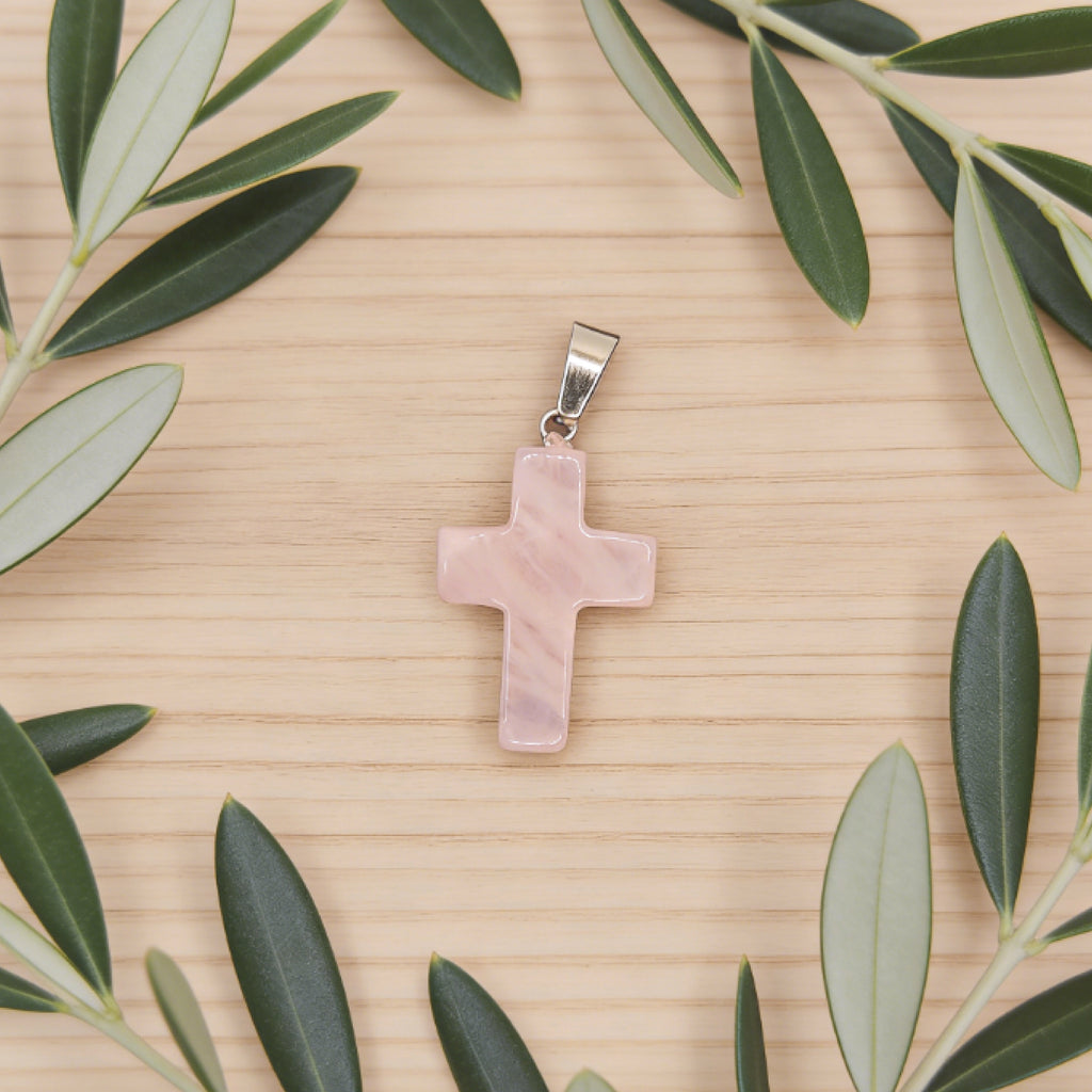Pendentif Croix « Léger » — Quartz Rose Naturel