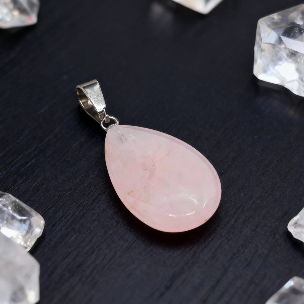 Pendentif en forme de larme « Léger » — Quartz rose naturel, taille plate