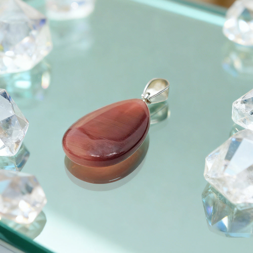 Pendentif en forme de larme « Léger » — Œil de chat synthétique, magenta