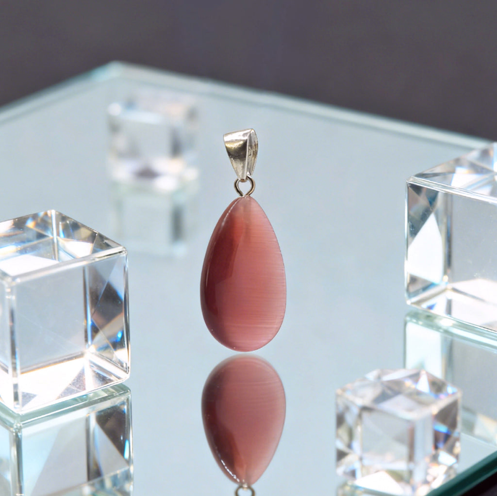 Pendentif en forme de larme « Léger » — Œil de chat synthétique, magenta
