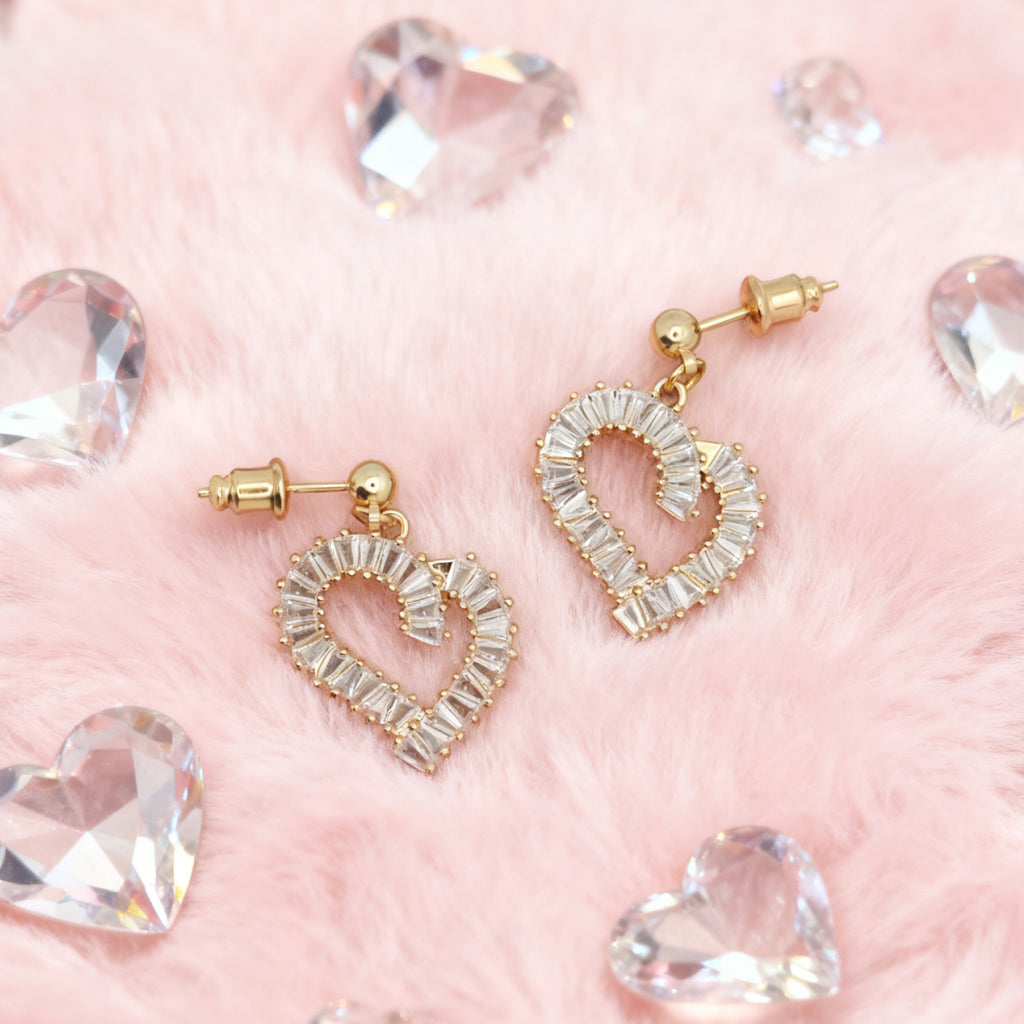 Boucles d'oreilles pendantes cœur baguette « Éclat » — Plaqué or 18 carats, façon diamant