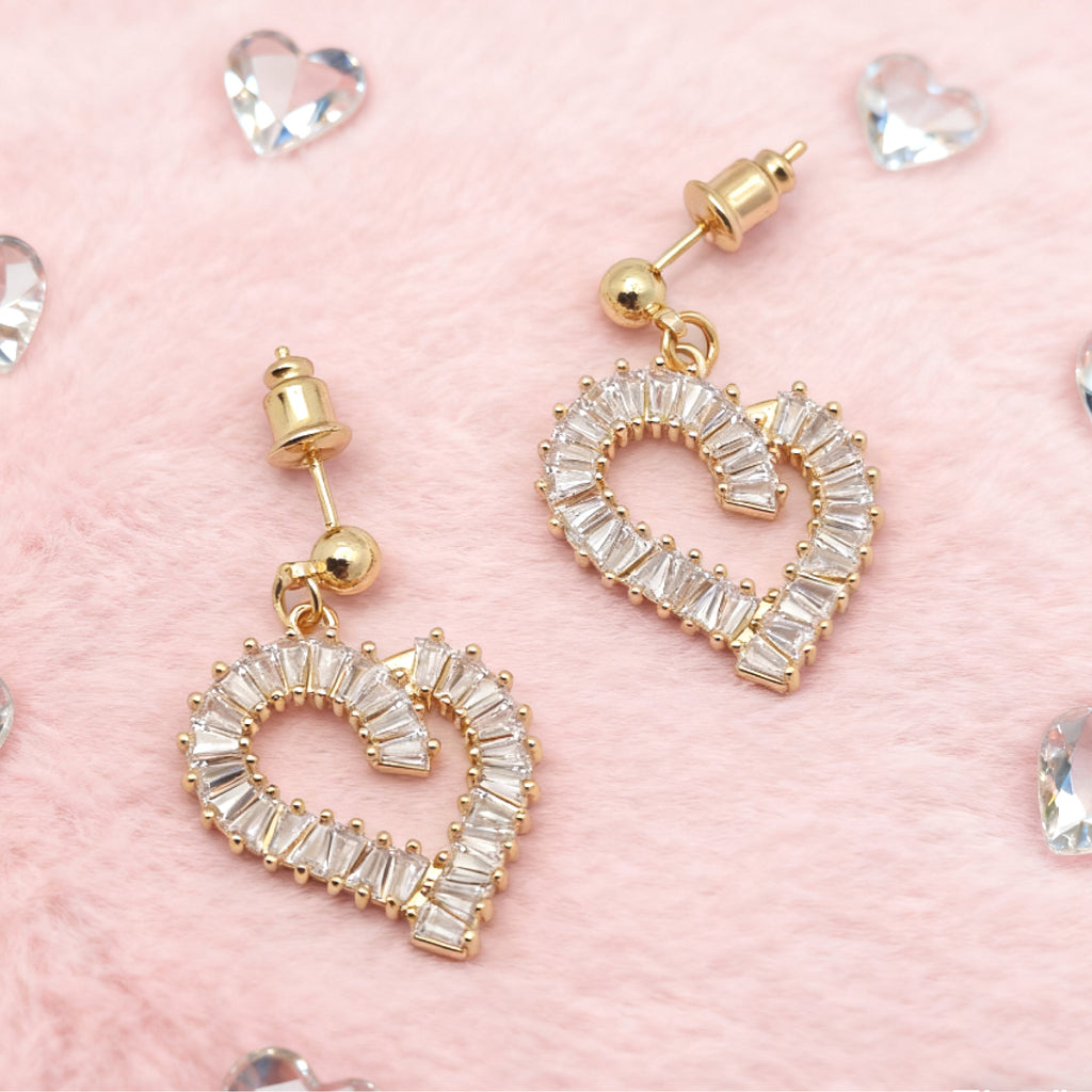 Boucles d'oreilles pendantes cœur baguette « Éclat » — Plaqué or 18 carats, façon diamant