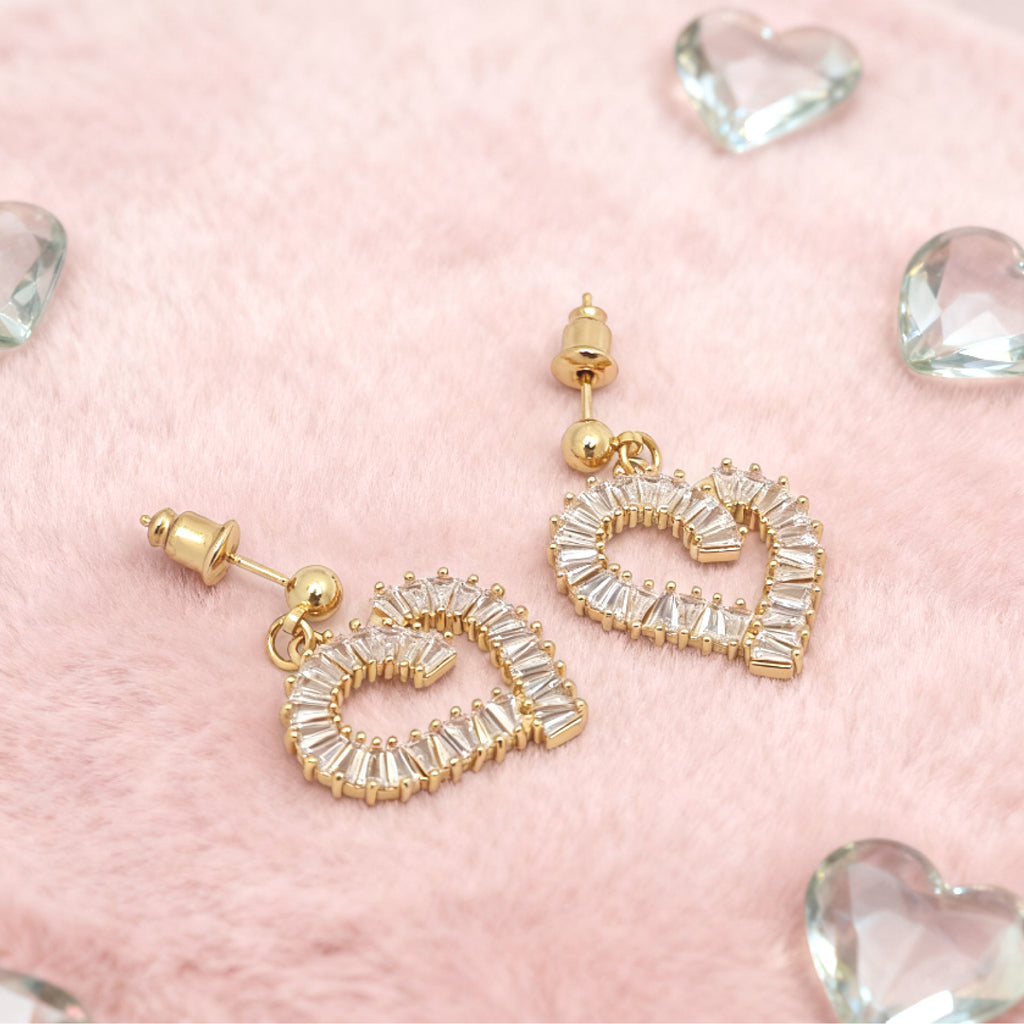 Boucles d'oreilles pendantes cœur baguette « Éclat » — Plaqué or 18 carats, façon diamant