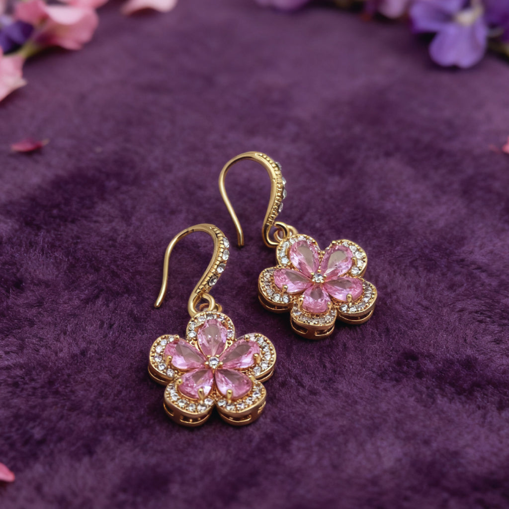 Boucles d'oreilles crochet Sakura « Éclat » Pétale Glow — Plaqué or 18 carats, oxyde de zirconium rose