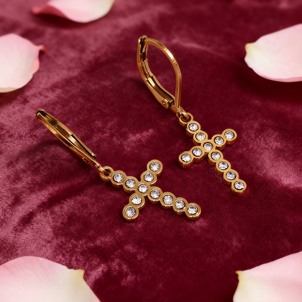 Boucles d'oreilles dormeuses croix pavée serti clos « Éclat » — Plaqué or 18 carats, style diamant