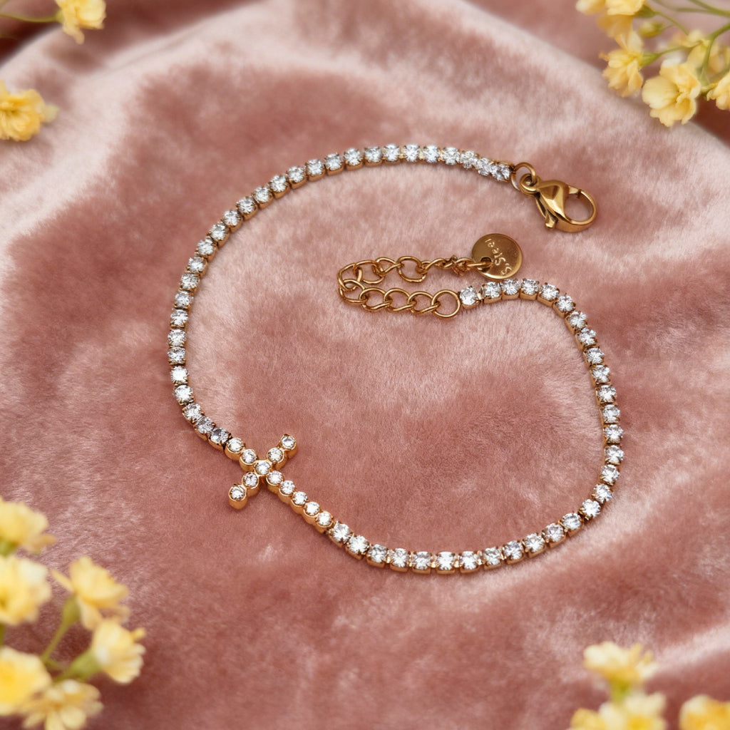 Bracelet rivière « Lien » à croix — Plaqué or 18 carats, oxydes de zirconium haute qualité